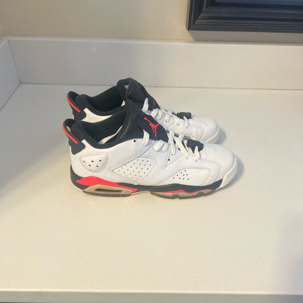 Authentic Air Jordan Retro 6 Low White Infrared Sneaker. Size 6.5